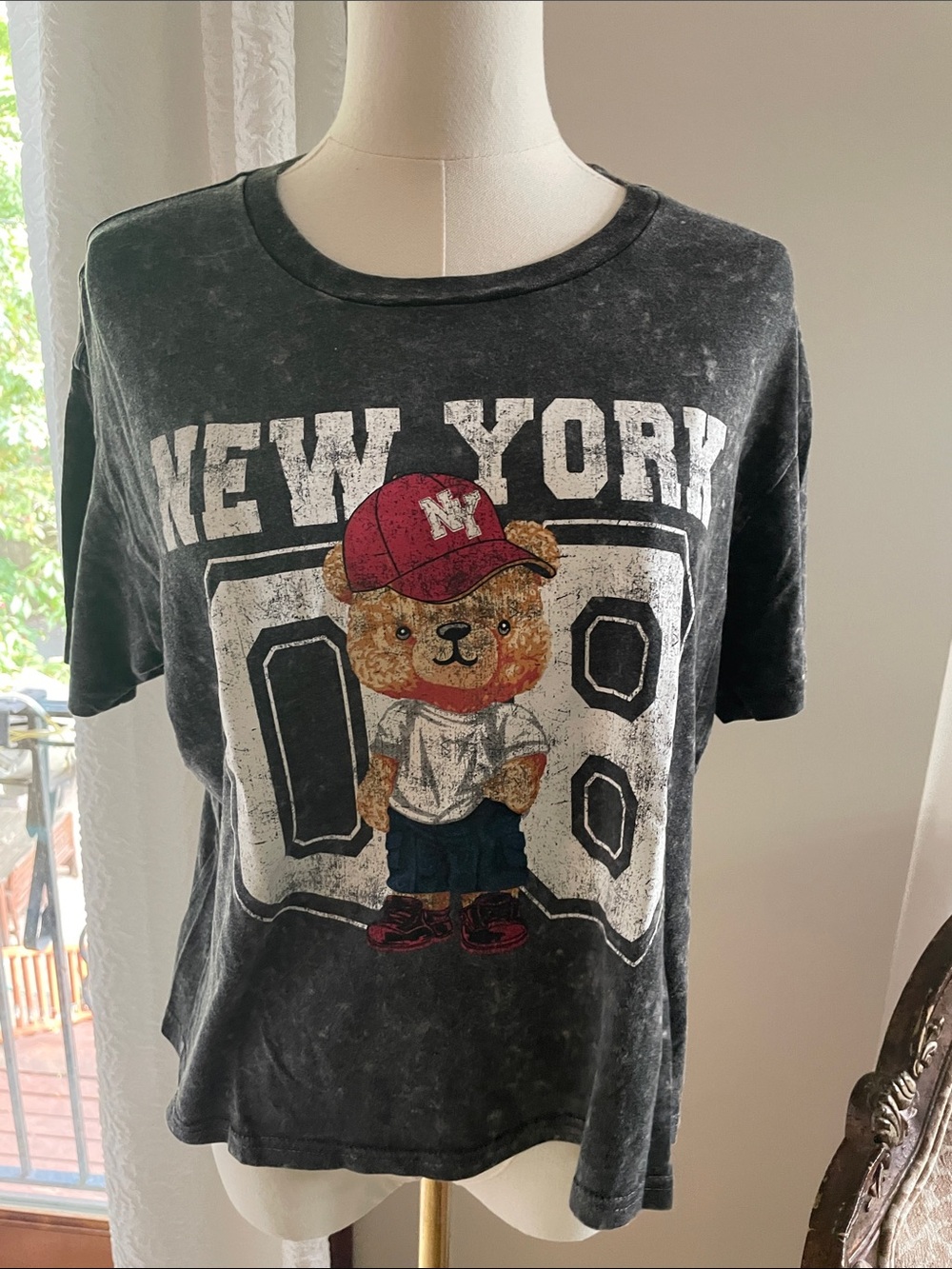 Rebellious One Bear New York Shorter Style Oversized Juniors Tee Large Like New